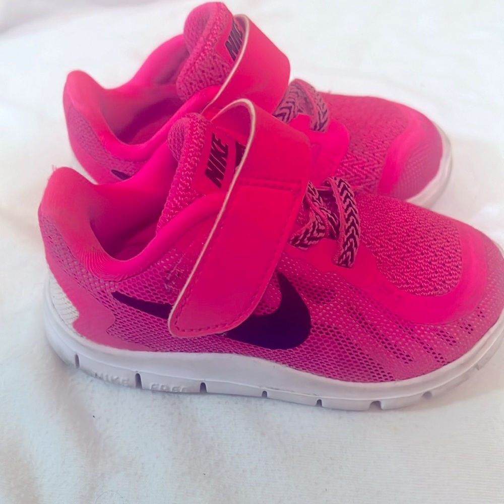 Girls pink Nikes size 5c